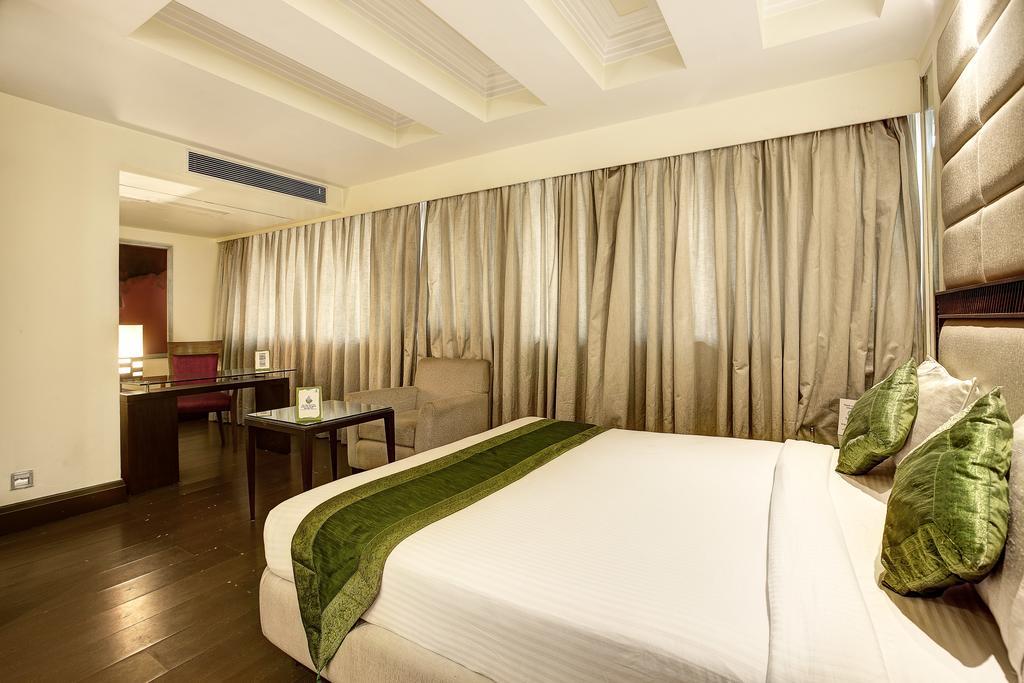 Hotel Western Court Chandīgarh Exterior foto
